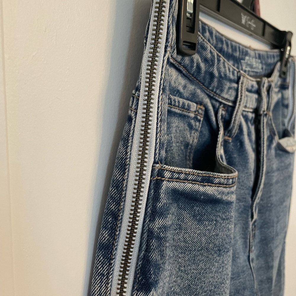 Wild Fable High Rise Ankle Side Zip Jeans frayed hem Size 4 - Picture 6 of 9